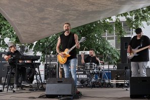 4127_Sean_Athens_Band_SRGB2253___Kerstin_Krämer_1224x816