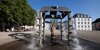 Wasserbrunnen mit Saarbrücker Schloss im Hintergrund