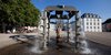 Wasserbrunnen mit Saarbrücker Schloss im Hintergrund